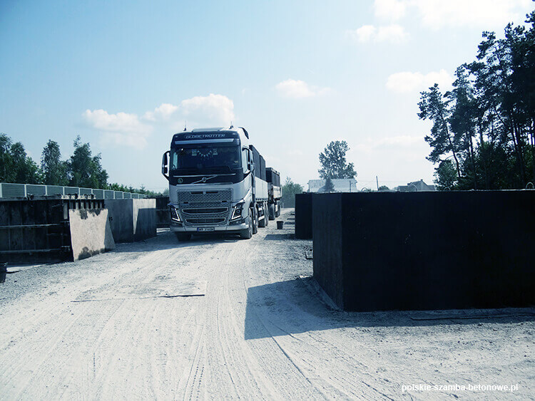 Transport szamb betonowych  w Żninie